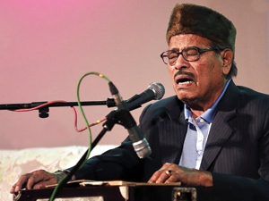 Manna Dey on Harmonium