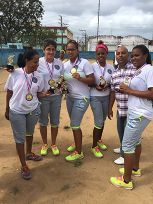 Members of the victorious Giraldillas Habaneras cricket team