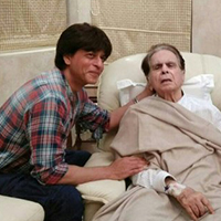 SRK pays a visit to ailing Dilip Kumar 