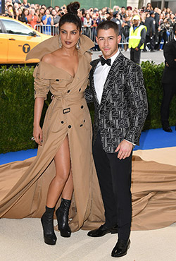 Priyanka Chopra and Nick Jonas Avoid Paparazzi