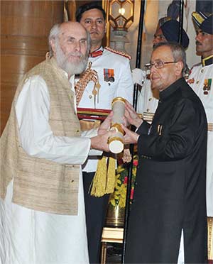 The President, Shri Pranab Mukherjee presenting the Padma Bhushan Award to Shri David Frawley, at a Civil Investiture Ceremony, at Rashtrapati Bhavan, in New Delhi on March 30, 2015.