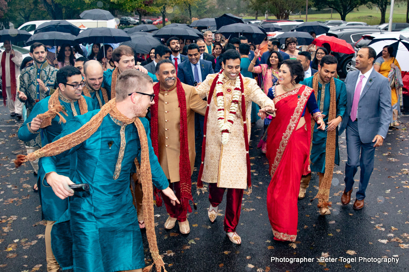 Groom arriving with the baraat at the venue