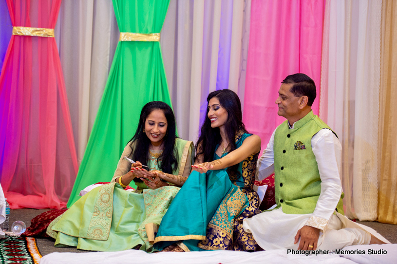 Bride Applying mehndi