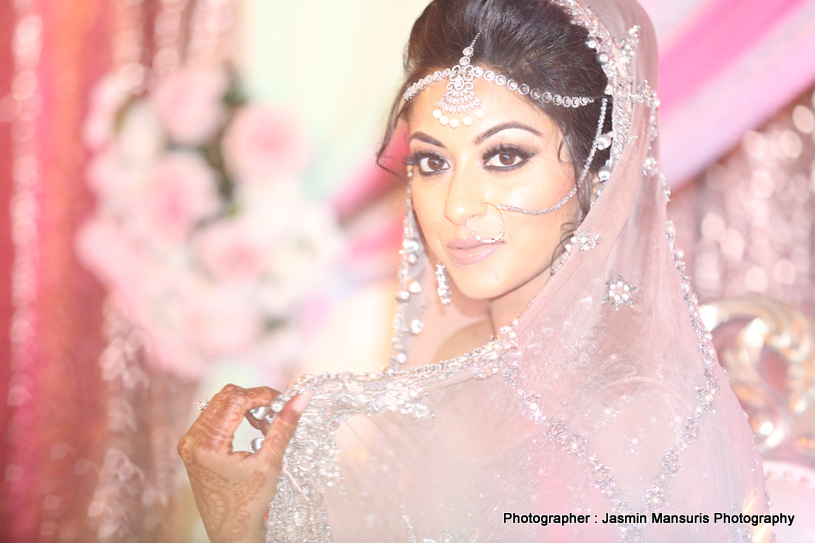 See this gorgeous bride posing