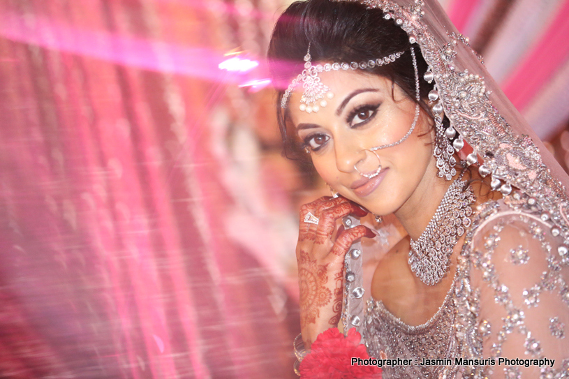 Indian bride looking fabulous