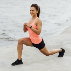 Lunges have the great advantage of allowing you to work both legs differently