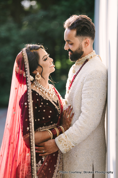 Couple looking into eachother's Eyes