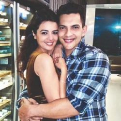 Cute Couple Aditya Narayan and Shweta Agarwal