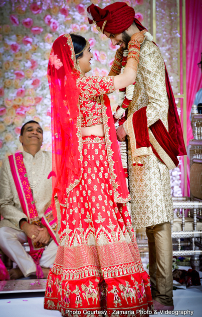 Bride exchanging Garland 