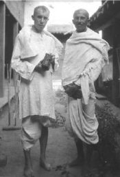 Gregg discovered Gandhi in a journal article he read in a bookstore in Chicago in 1924.