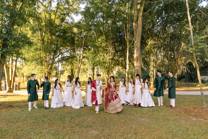 Sweet Wedding Couple with bridesmaid and groomsmen 