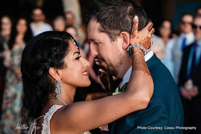 Couple looking each-other in eyes