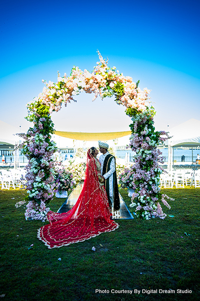 Red and white for perfect wedding dress