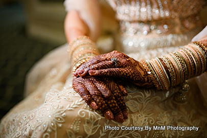 Indian bride wear wedding ring