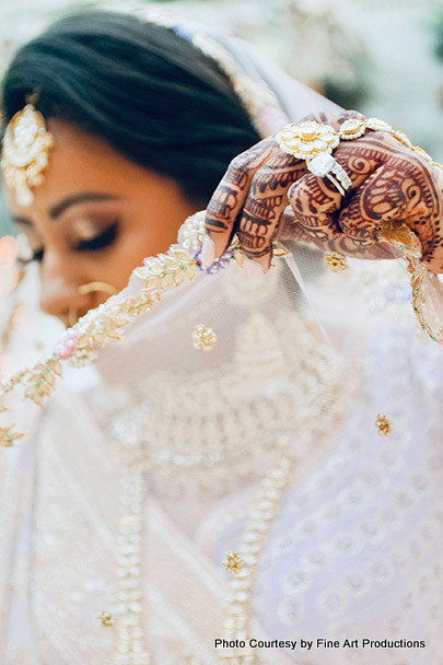 Gracefull look by Indian bride