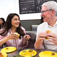 Tim Cook with Madhuri dixit
