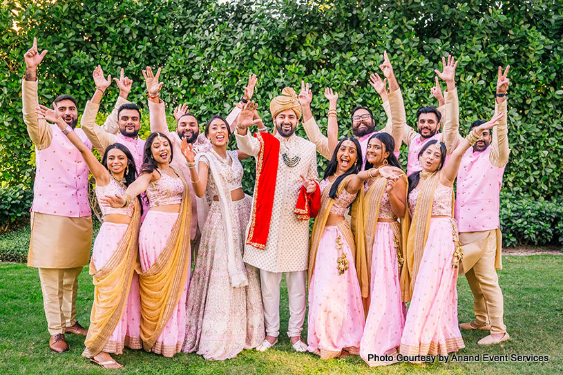 Indian Groom wigth Bridesmaids and Groomsmen Capture