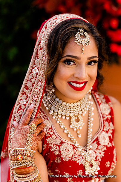 Indian bride put pocha in her hand