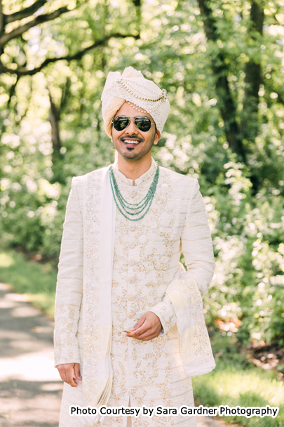 Indian groom looks Maharaja