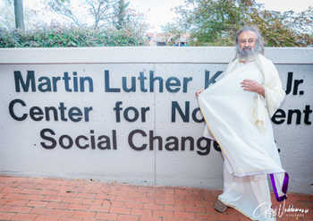 Gurudev at MLK Center Sri Sri Ravi Shankar