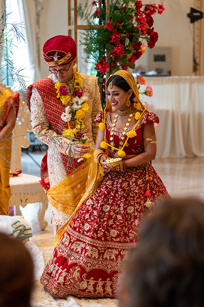 Indian bride and groom performing persian wedding rituals