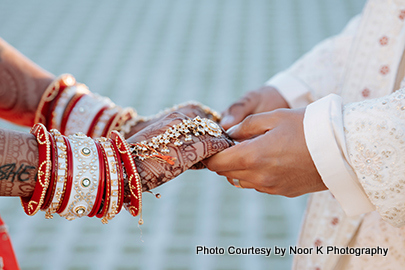 Holding handa and giving promises to each other 