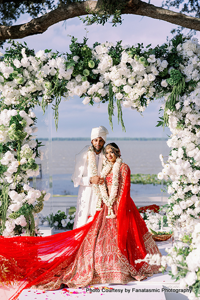 Kashmira and Paul exchanging garlands under the Mandap