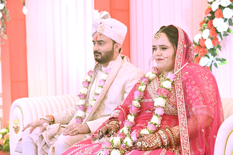 Candid moment of Aneesh and Priyanka during sacred wedding ceremonies in Prayagraj