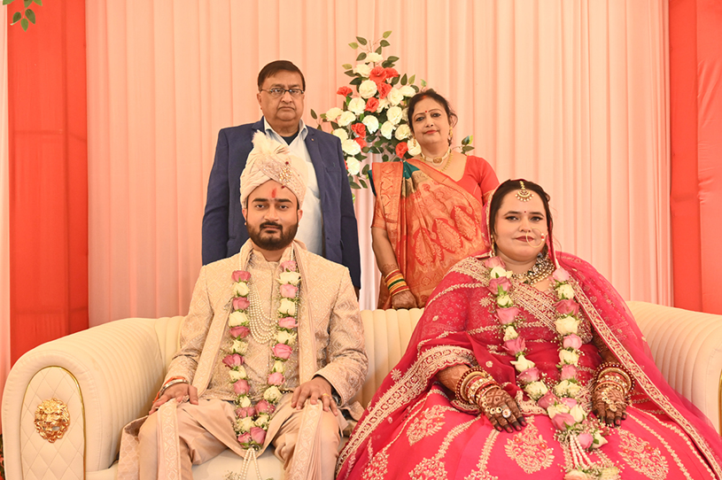 Aneesh and Priyanka posing for a traditional wedding portrait at their Prayagraj wedding venue
